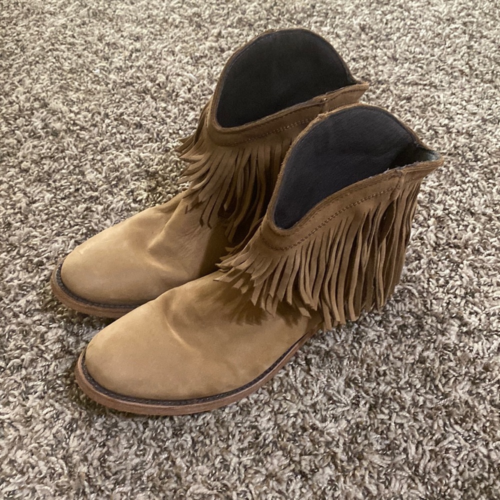 Women’s Liberty Black Distressed Leather Fringe Booties Size 7.5